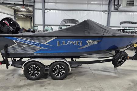 Lund 2025 1875 Crossover with Mercury 150 XL PRO XS and Trailer