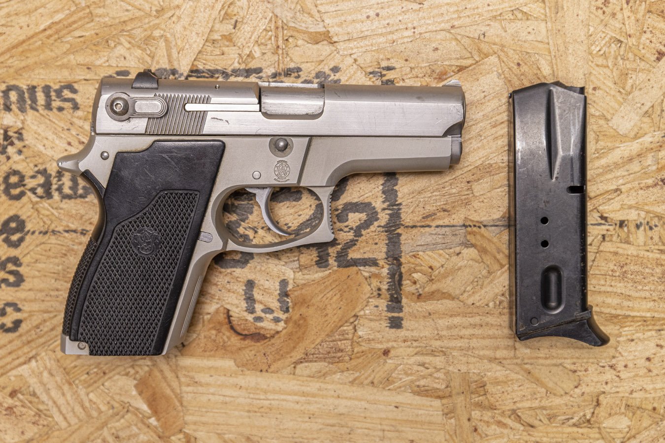 Smith & Wesson 669 9mm Police Trade-In Pistol