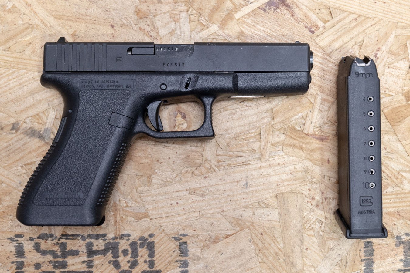 Glock 17 Gen2 9mm Police Trade-In Pistol with 10-Round Magazine