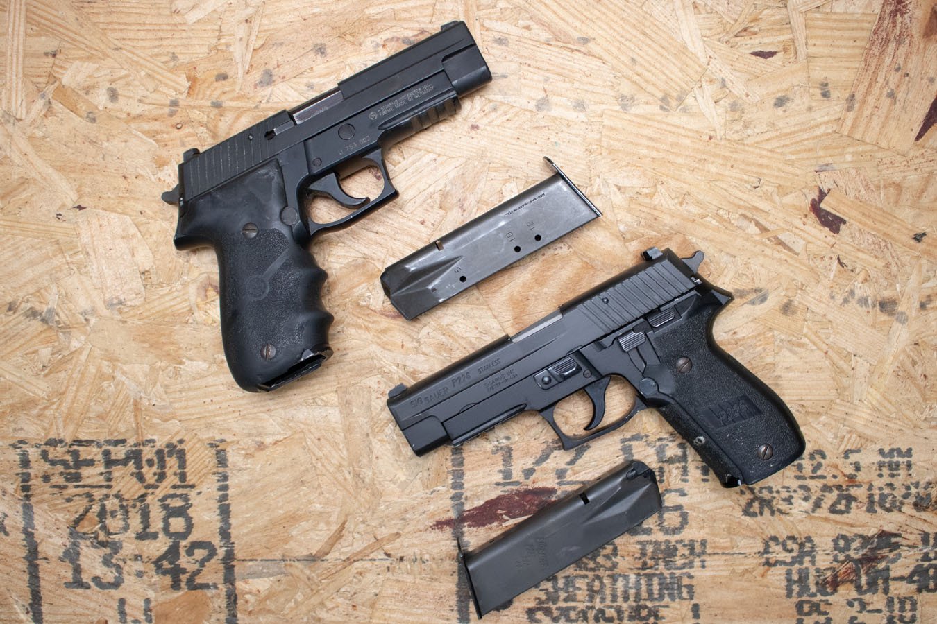 Sig Sauer P226R 40 S&W Police Trade-In Pistols w/ Accessory Rail (Fair Condition)