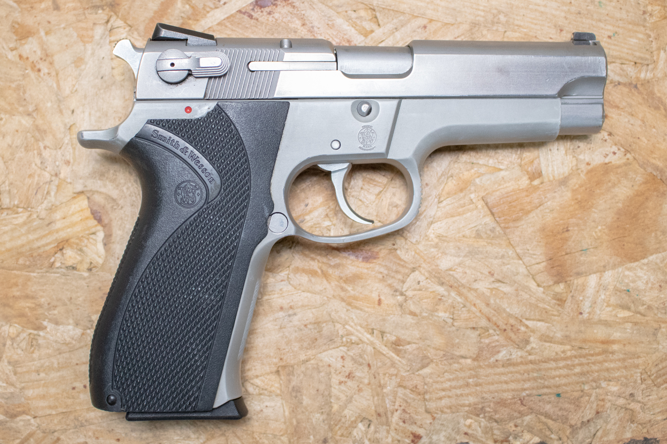 SMITH AND WESSON 5903 9MM TRADE