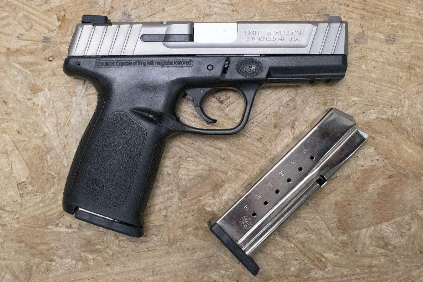 Smith & Wesson SD9VE 9mm Police Trade-In Pistol with Two Magazines