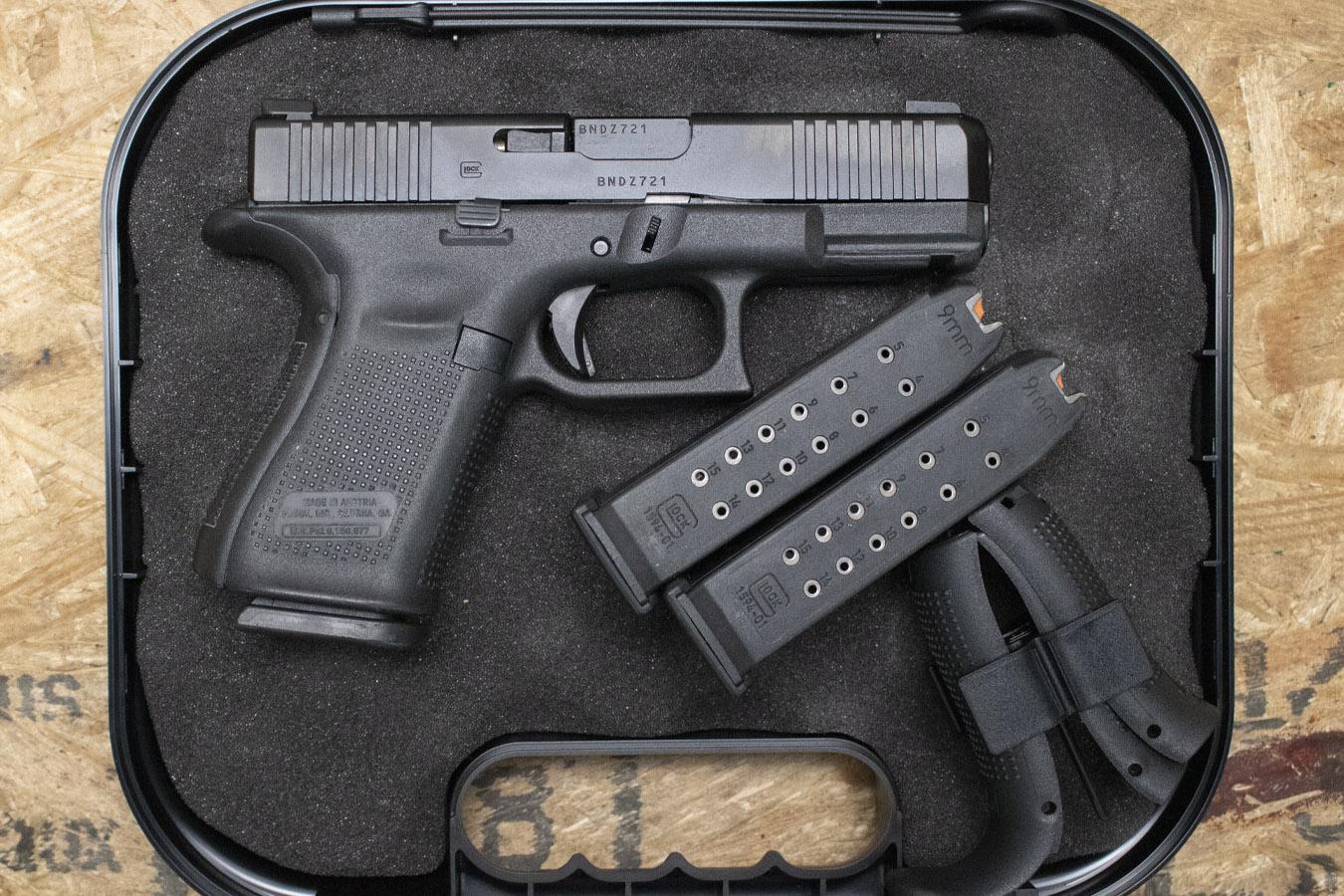 Glock 19 Gen5 9mm Police Trade-In Pistol w/AmeriGlo Sights, Three Mags, Backstraps, Case