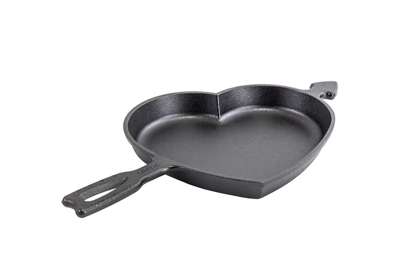 SEASONED CAST IRON HEART SKILLET 