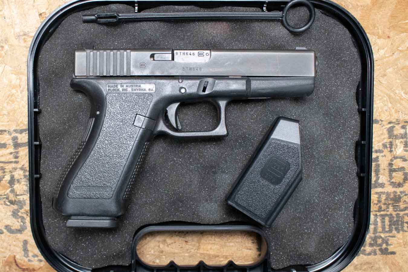 Glock 22 Gen2 40 S&W Police Trade-In Pistol with Case