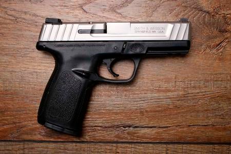 SMITH AND WESSON SD40 VE 40 SW USED