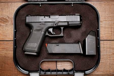 19GEN5 9MM FRONT SERRATIONS NIGHT SIGHTS (GOOD)