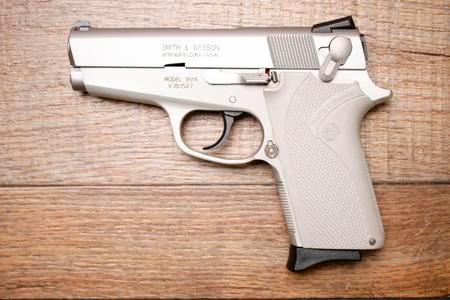 3913 LADY SMITH 9 MM USED