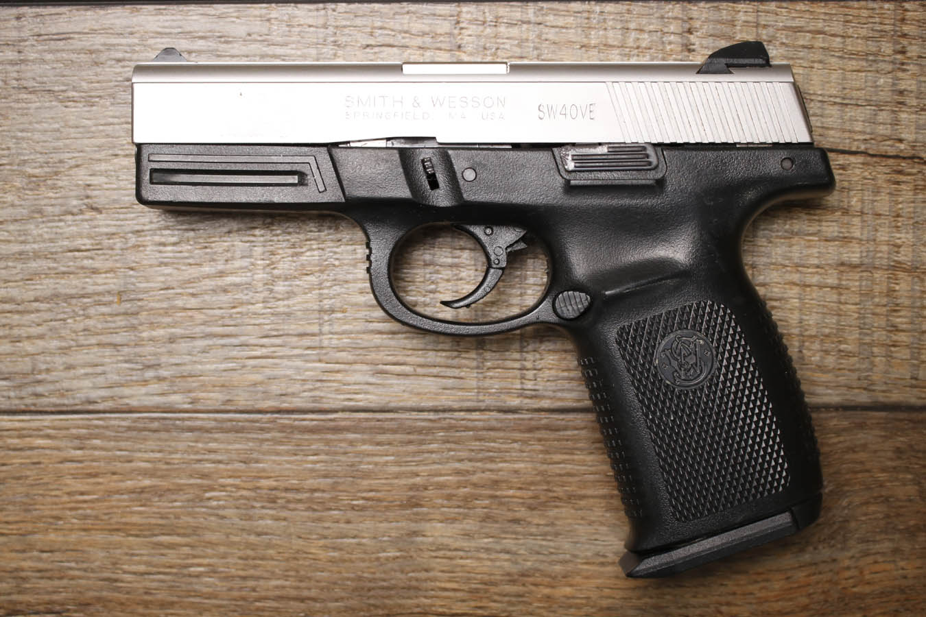 Smith & Wesson SW40VE 40 S&W Police Trade-In Pistol