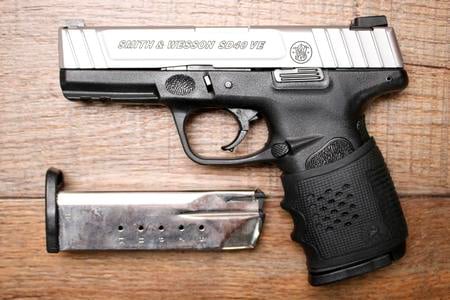 SMITH AND WESSON SD40VE 40SW TRADE 