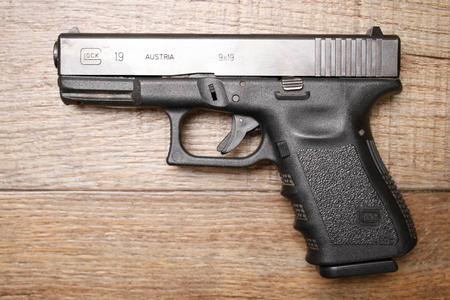GLOCK 19 9 MM USED