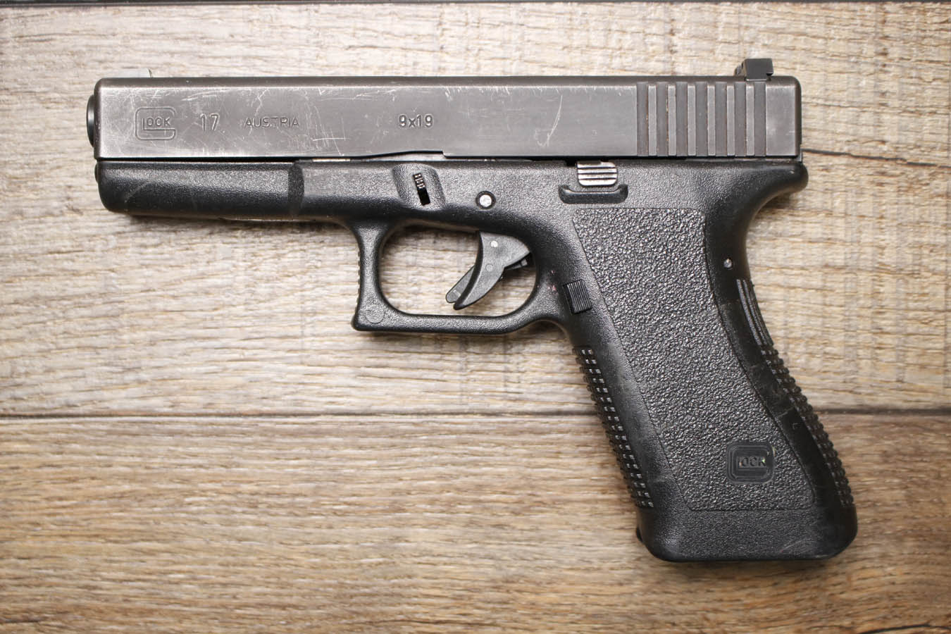Glock 17 Gen 2 9mm Police Trade-In Pistol (No Magazine)