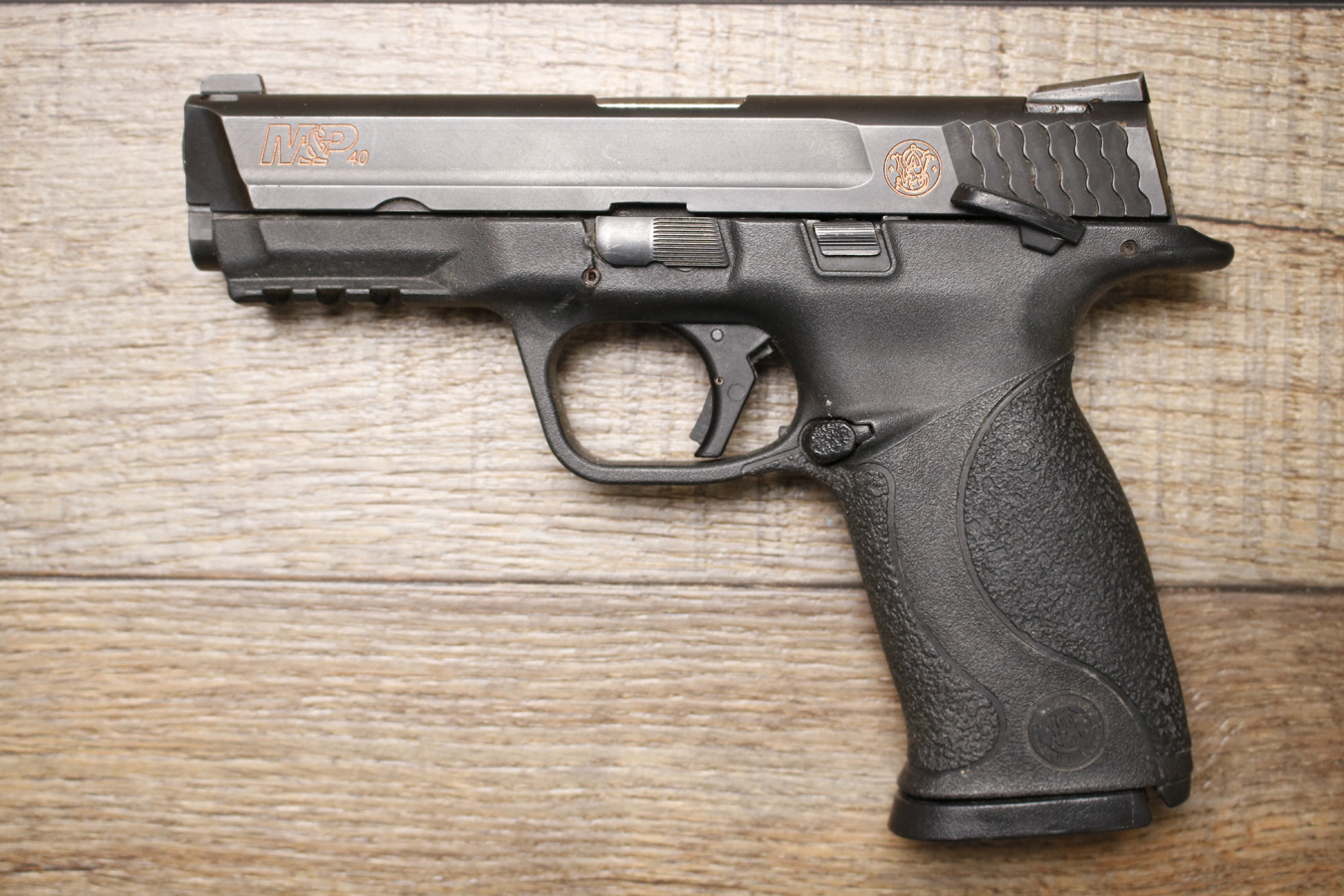 Smith & Wesson M&P40 40 S&W Police Trade-In Pistol with Thumb Safety