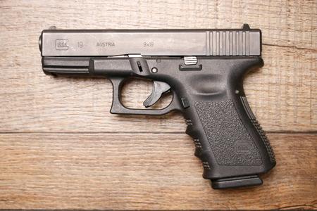 GLOCK 19 9 MM USED