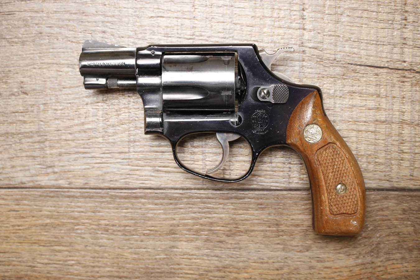 Smith & Wesson Model 37 Chiefs Special Airweight .38 Special Police Trade-in Revolver with Wood Grips