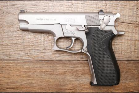 SMITH AND WESSON 5906 9 MM USED