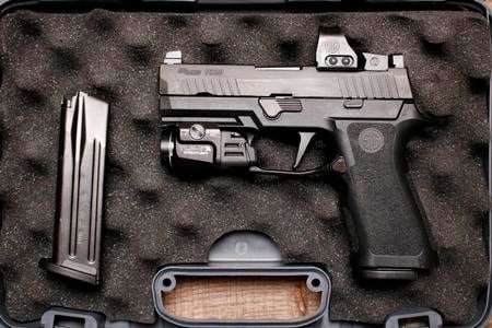 P320 XCARRY 9MM NIGHT SIGHTS POLICE TRADE-IN (VERY GOOD) CONDITION