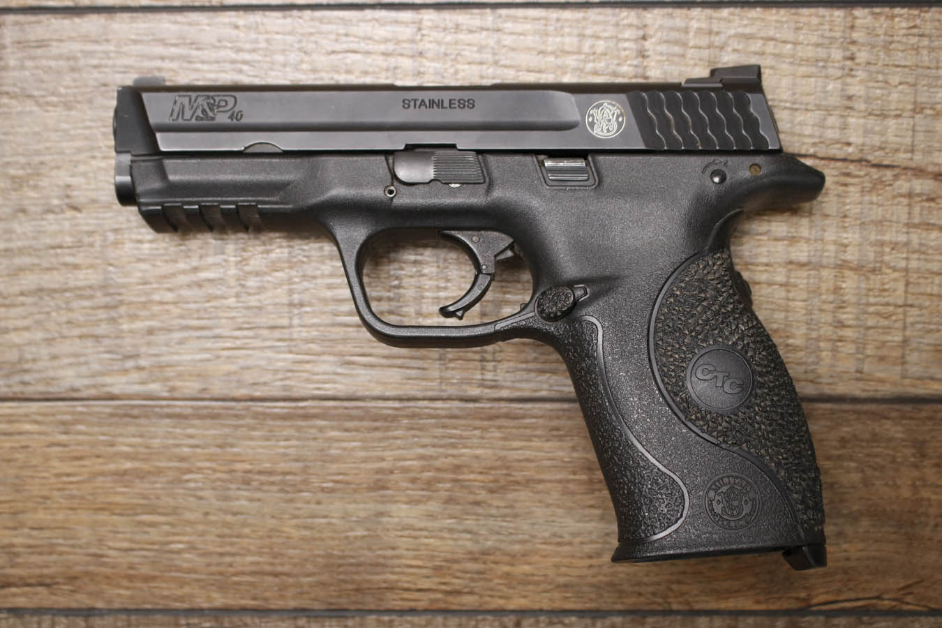 Smith & Wesson M&P40 1.0 40 S&W Police Trade-In Pistol (No Magazine)