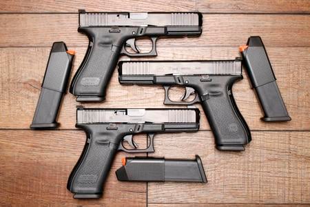 GLOCK 17GEN5 MOS 9MM FRONT SERRATIONS NIGHT SIGHTS W/ADAPTOR PLATES (VERY GOOD)