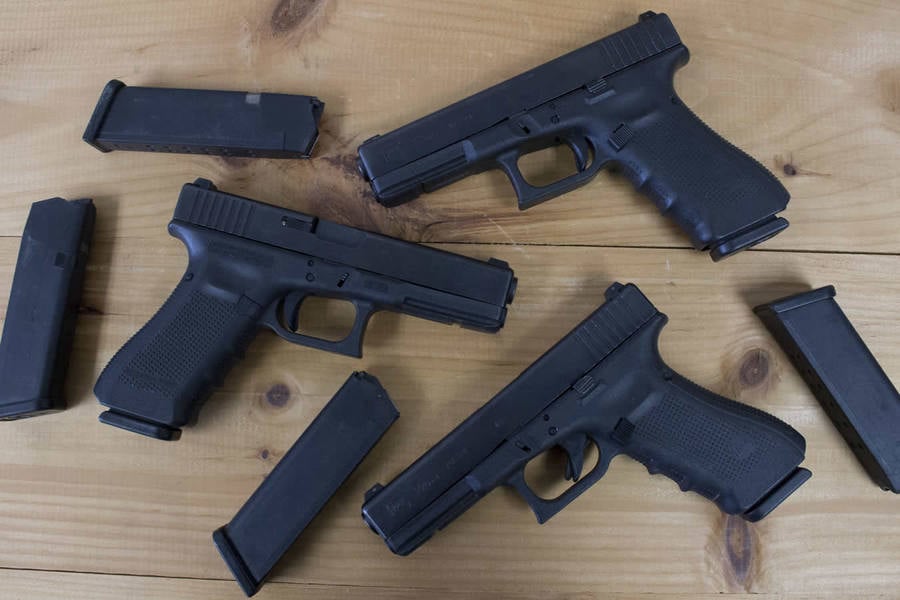 Glock 22 40 S&W Police Trades with Night Sights and 3 Mags (Gen4)