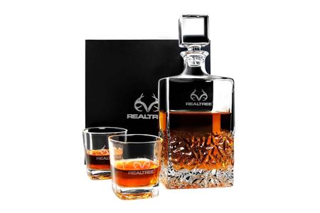 REALTREE DECANTER WHISKEY GLASS SET (2)