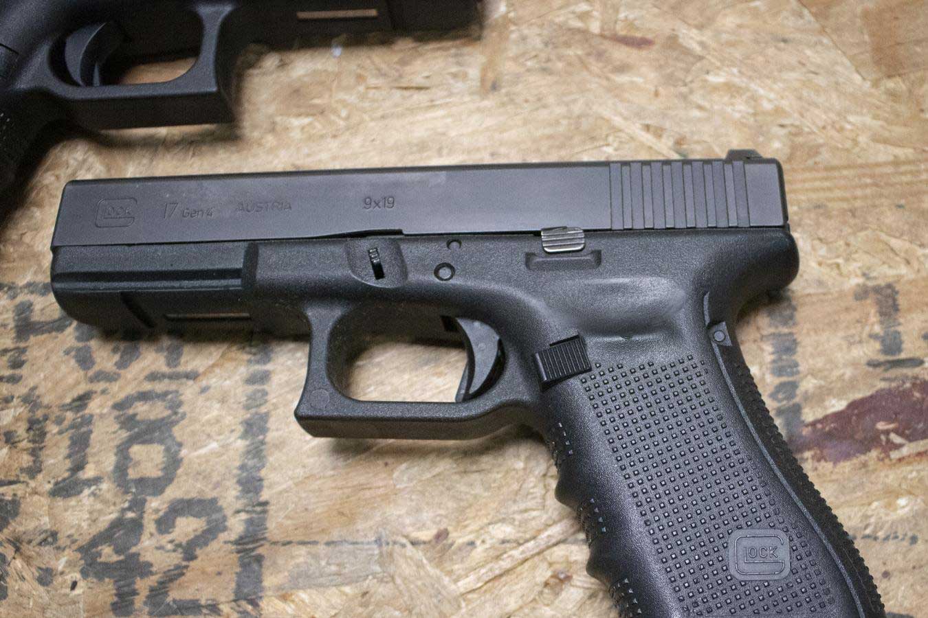 GLOCK 17 Gen4 9mm Police Trade-ins with Night Sights (Fair Condition)