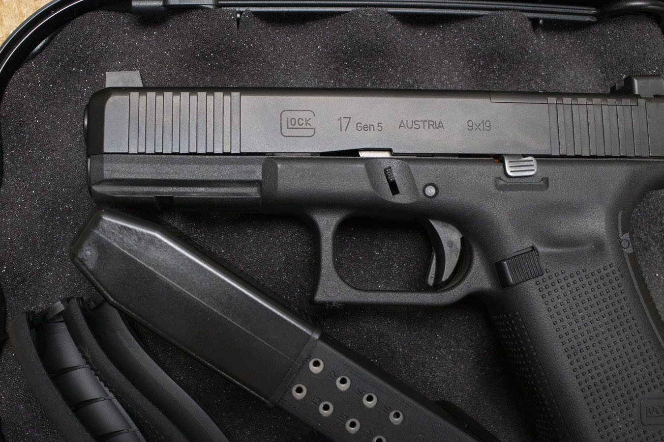 Glock 17 Gen5 MOS 9mm Police Trade-In Pistol with Two Magazines (Good ...