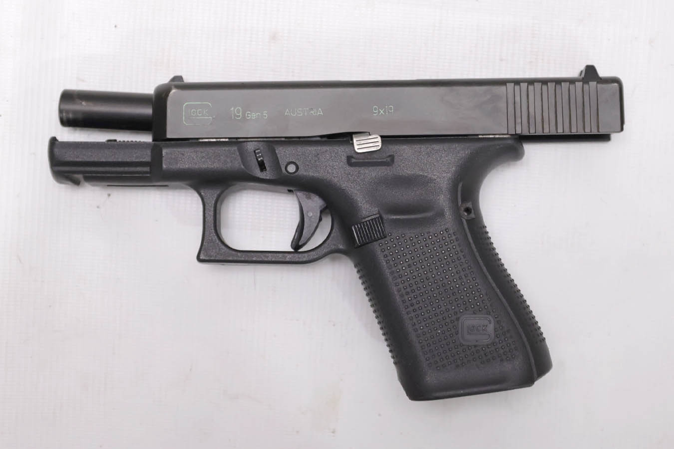 GLOCK 19 GEN5 9mm Police Trade-In Pistol (No MAG)