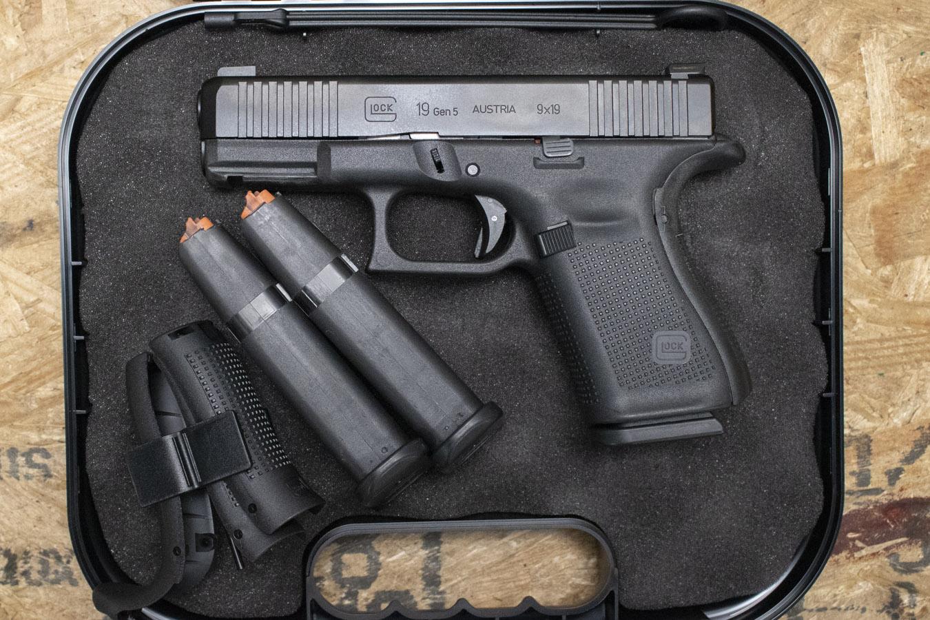 GLOCK 19 Gen5 9mm Police Trade-In Pistol w/AmeriGlo Sights, Three Mags, Backstraps, Case