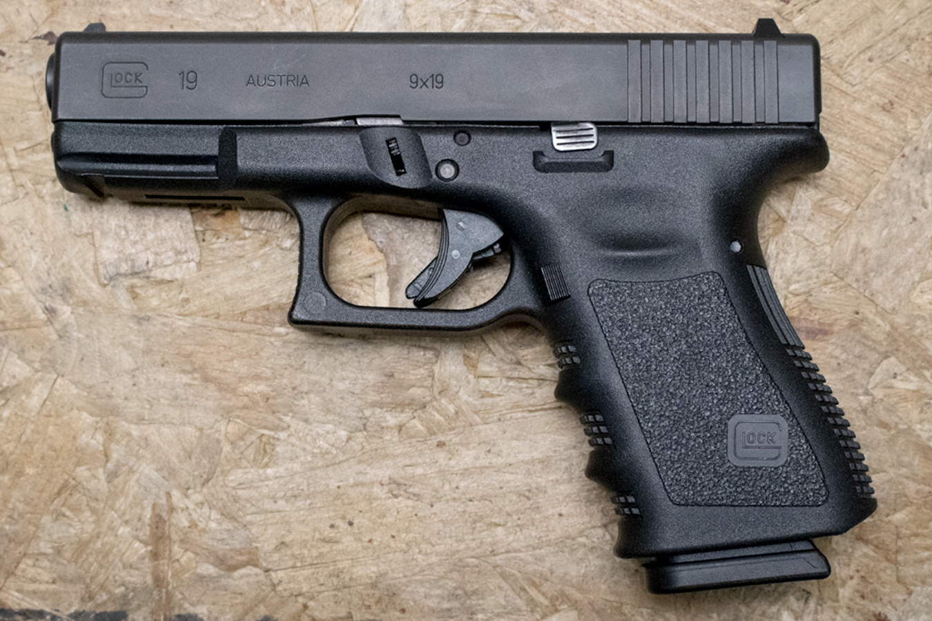 GLOCK 19 Gen3 9mm Police Trade-in Pistol with Original Case