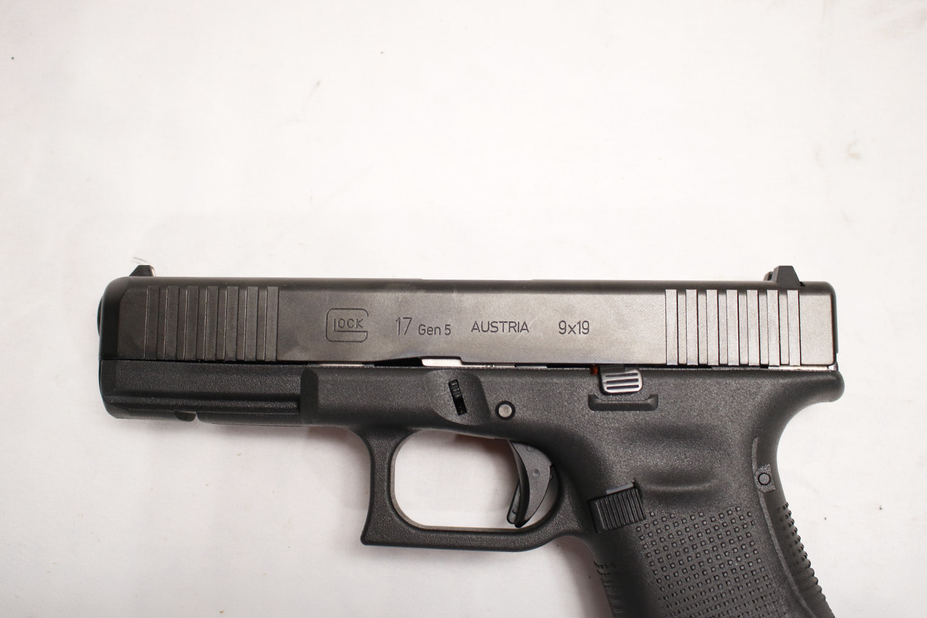 GLOCK 17 Gen 5 9mm Police Trade-in Pistol with Front Serrations