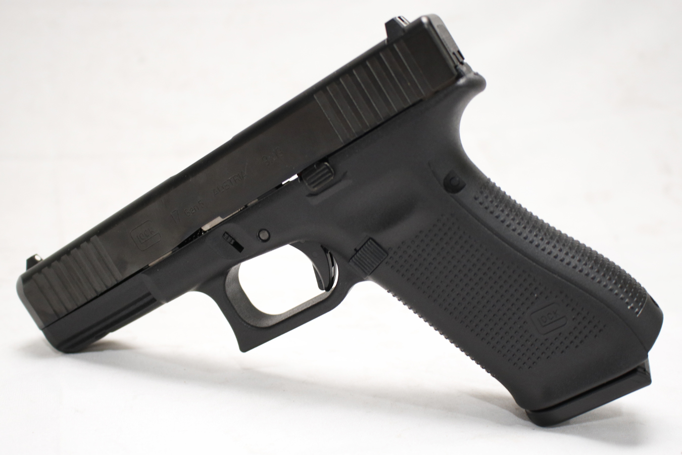 GLOCK 17 Gen 5 9mm Police Trade-in Pistol with Front Serrations