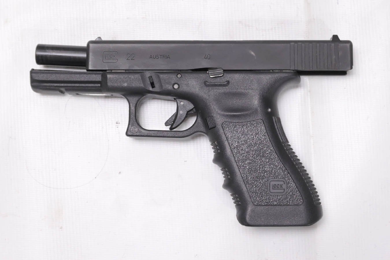 GLOCK 22 Gen3 .40 S&W Police Trade-In Pistol (Magazine Not Included)