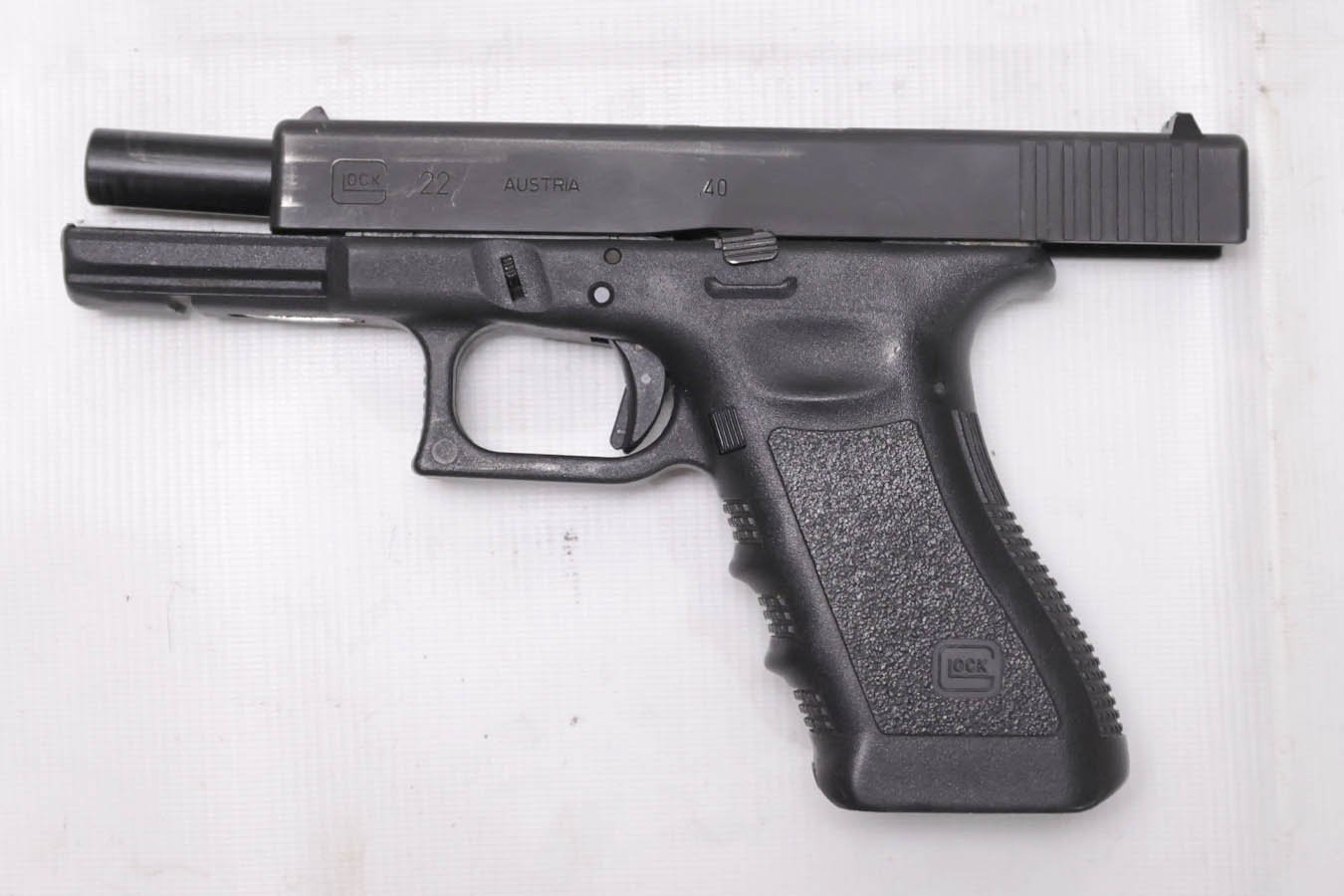 GLOCK 22 Gen3 .40 S&W Police Trade-In Pistol (Magazine Not Included)