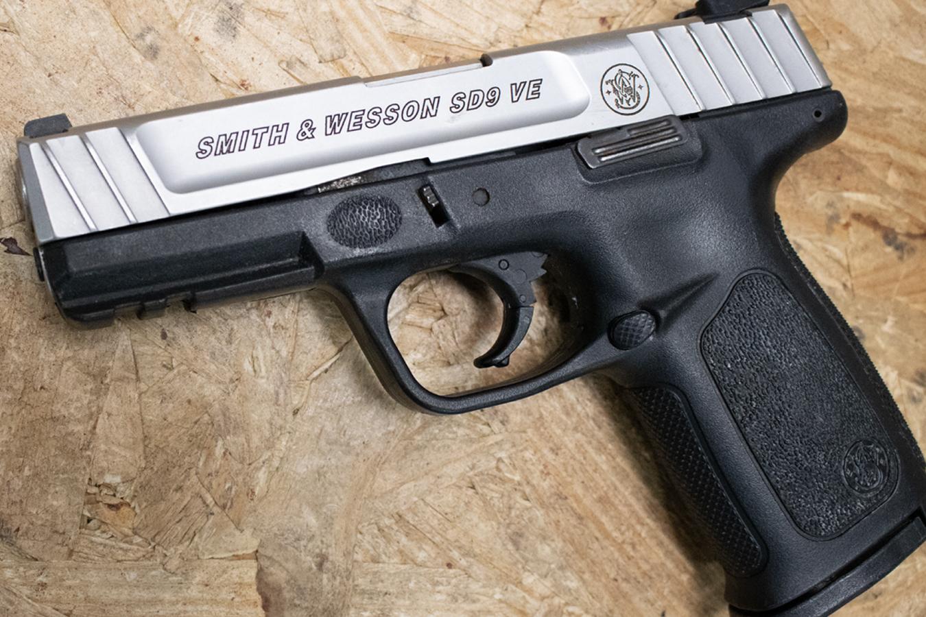 SMITH AND WESSON SD9VE 9mm Police Trade-In Pistol with Two-Tone Finish