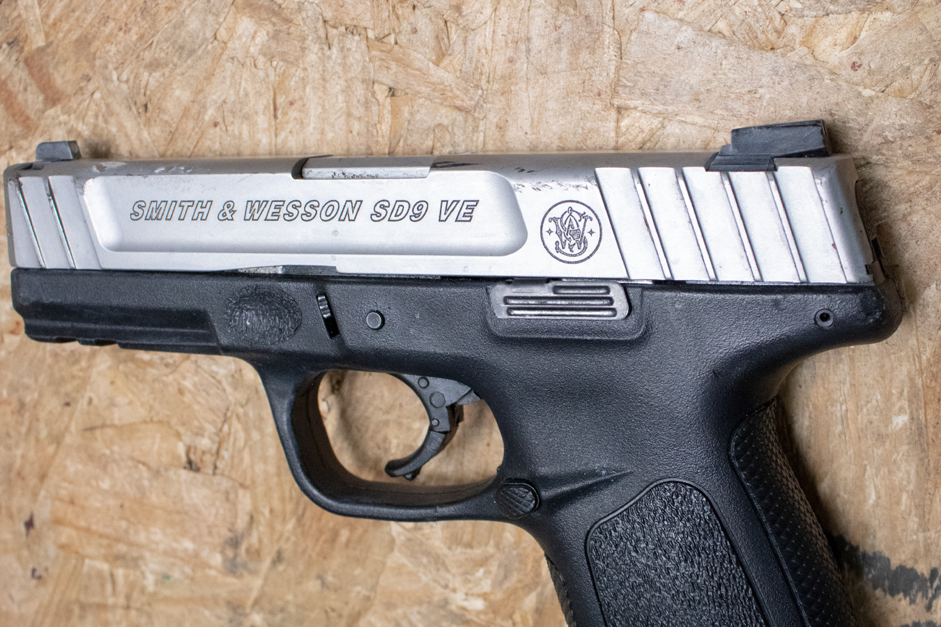 SMITH AND WESSON SD9VE 9mm Police Trade-In Pistol with Two-Tone Finish