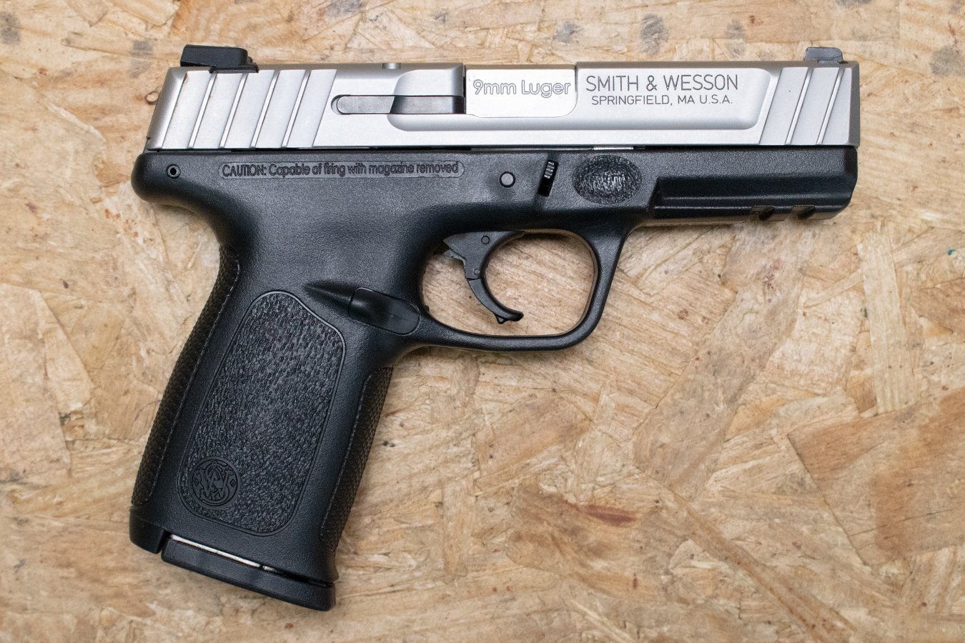 SMITH AND WESSON SD9VE 9mm Police Trade-In Pistol with Two-Tone Finish