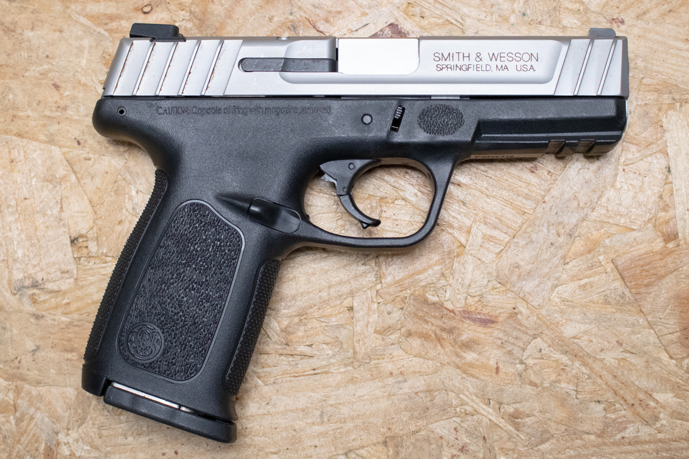 SMITH AND WESSON SD9VE 9mm Police Trade-In Pistol with Two-Tone Finish