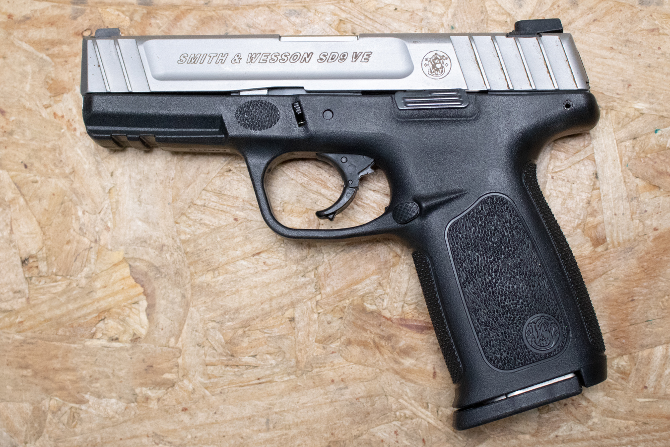 SMITH AND WESSON SD9VE 9mm Police Trade-In Pistol with Two-Tone Finish