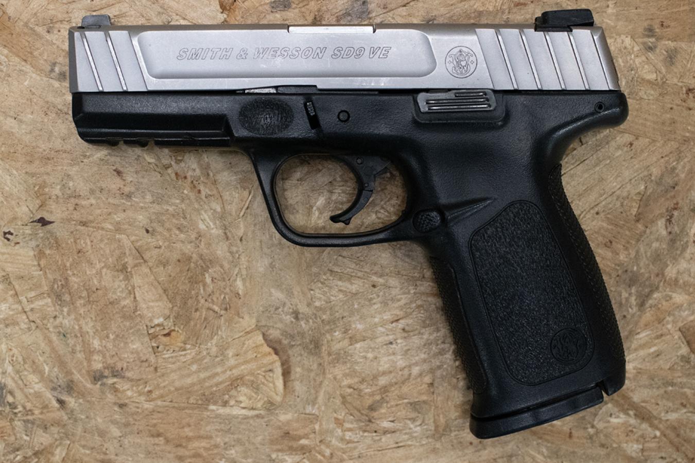 SMITH AND WESSON SD9VE 9mm Police Trade-In Pistol with Two-Tone Finish