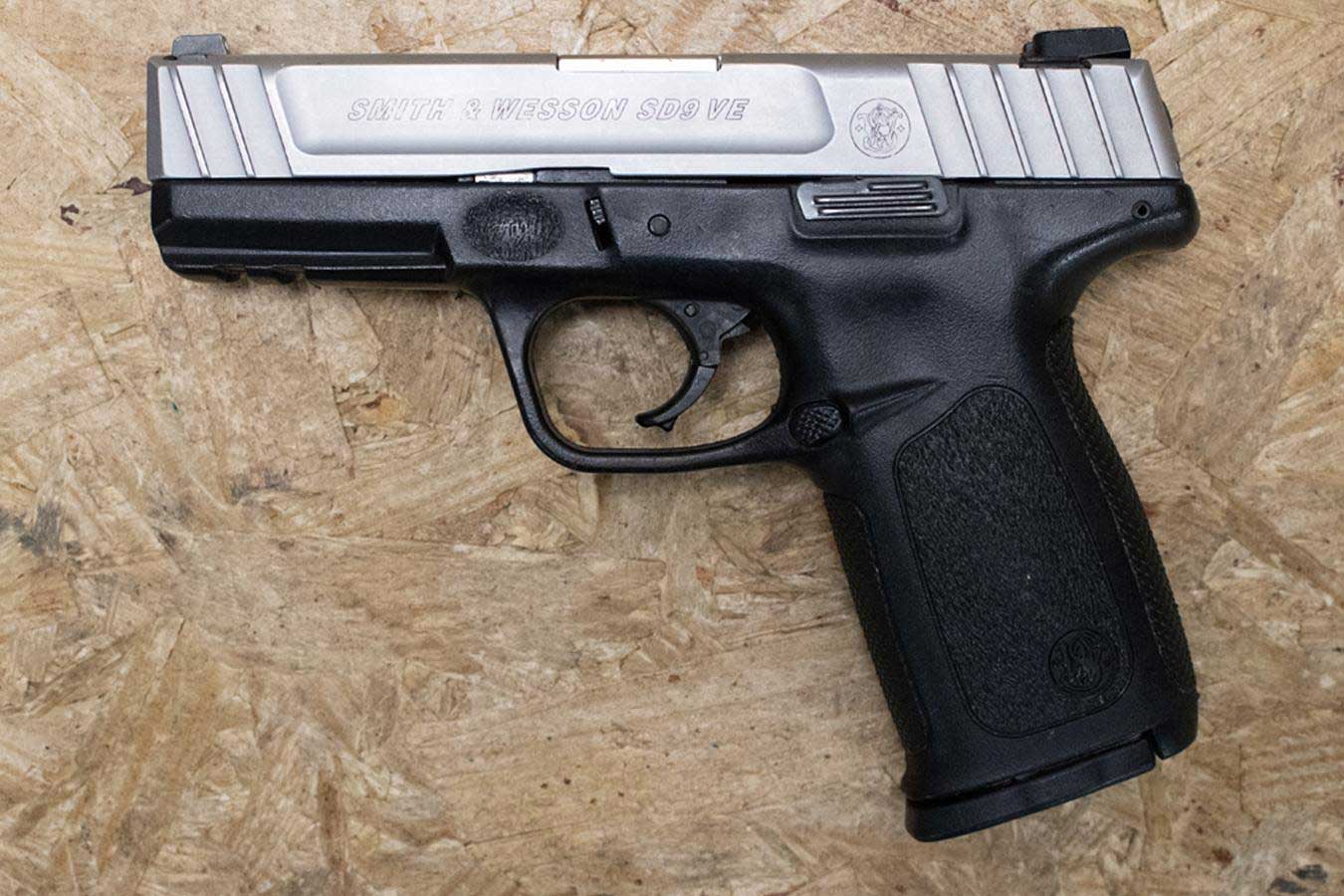 SMITH AND WESSON SD9VE 9mm Police Trade-In Pistol with Two-Tone Finish