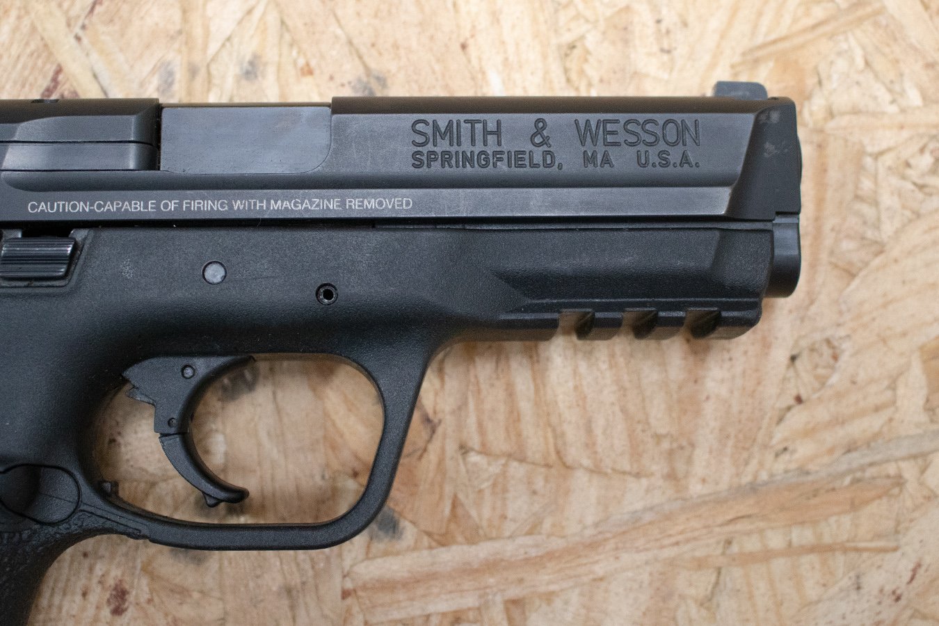 SMITH AND WESSON M&P40 40 S&W Police Trade-In Pistol with Manual Safety