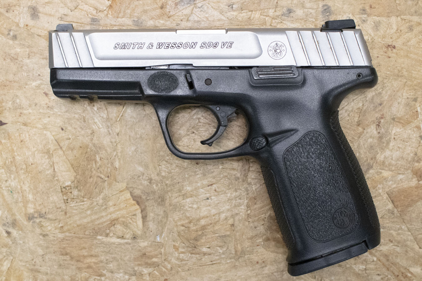 SMITH AND WESSON SD9VE 9mm Police Trade-In Pistol with Two-Tone Finish