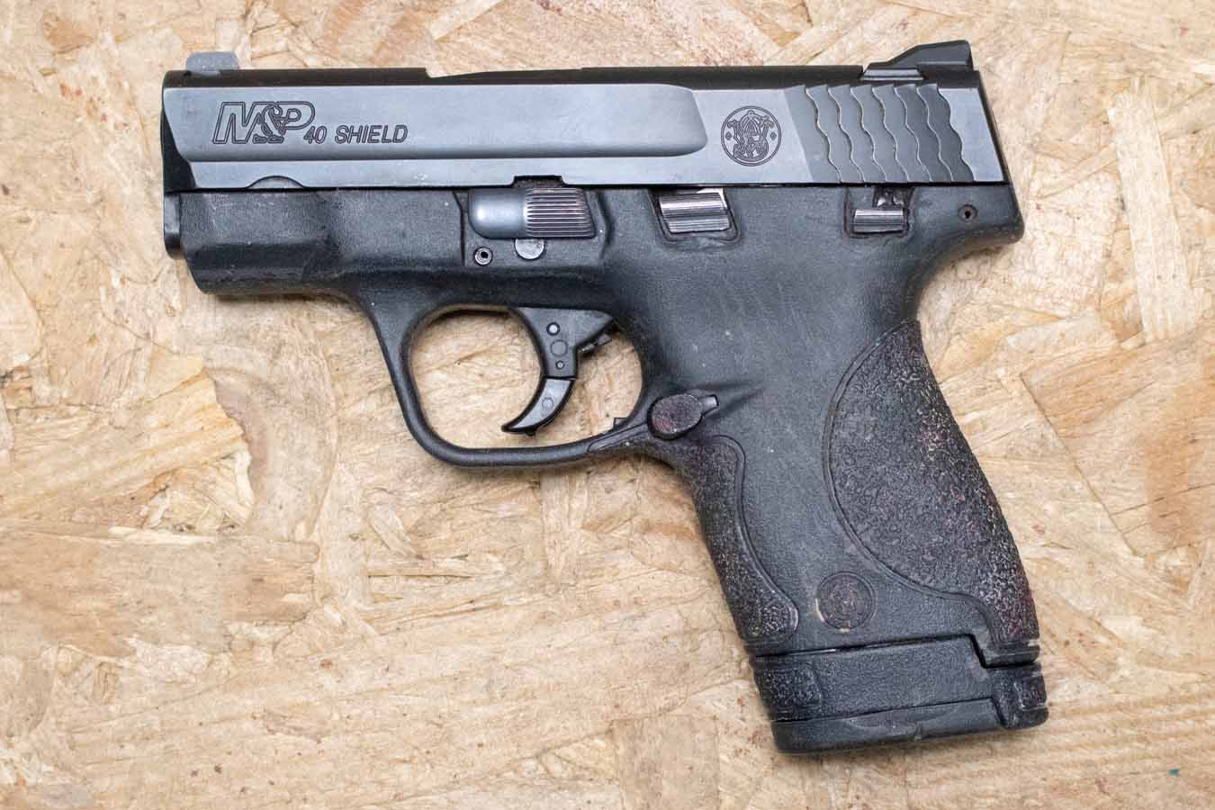 SMITH AND WESSON M&P40 Shield 40 S&W Police Trade-In Pistol with Extended Mag