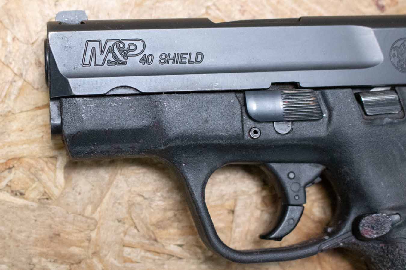 SMITH AND WESSON M&P40 Shield 40 S&W Police Trade-In Pistol with Extended Mag