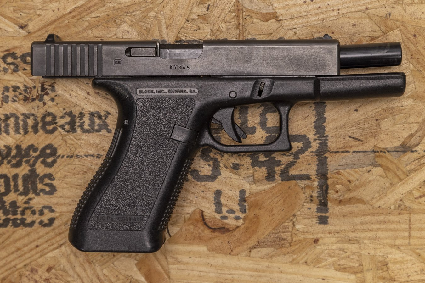 GLOCK 17 GEN 2 9mm Police Trade-In Pistol (Mag Not Included)