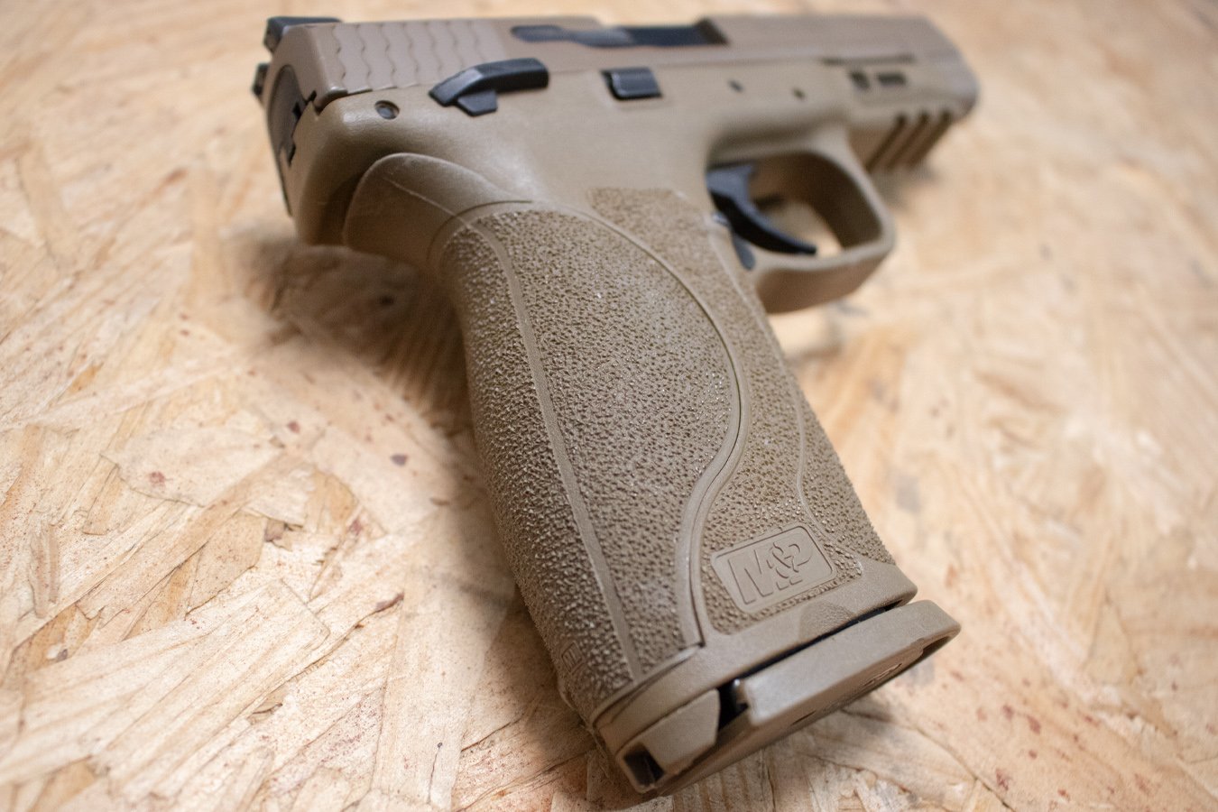 SMITH AND WESSON M&P9 M2.0 9mm Police Trade-In Pistol with FDE Finish, Manual Safety