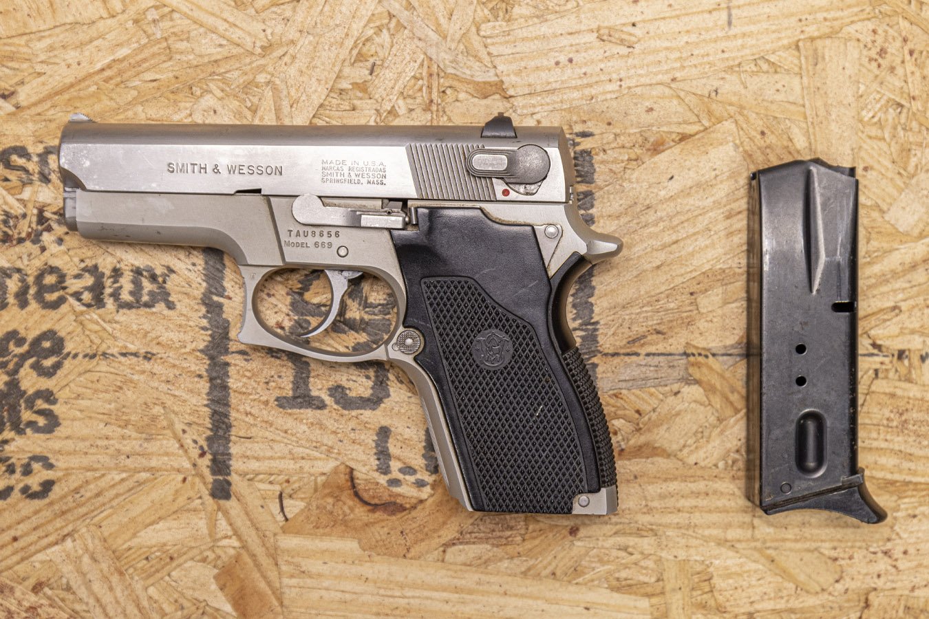 SMITH AND WESSON 669 9mm Police Trade-In Pistol