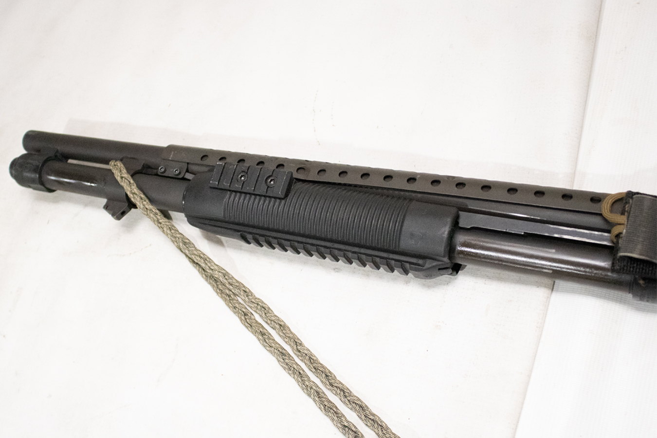 MOSSBERG 590 12-Gauge Pump-Action Shotgun