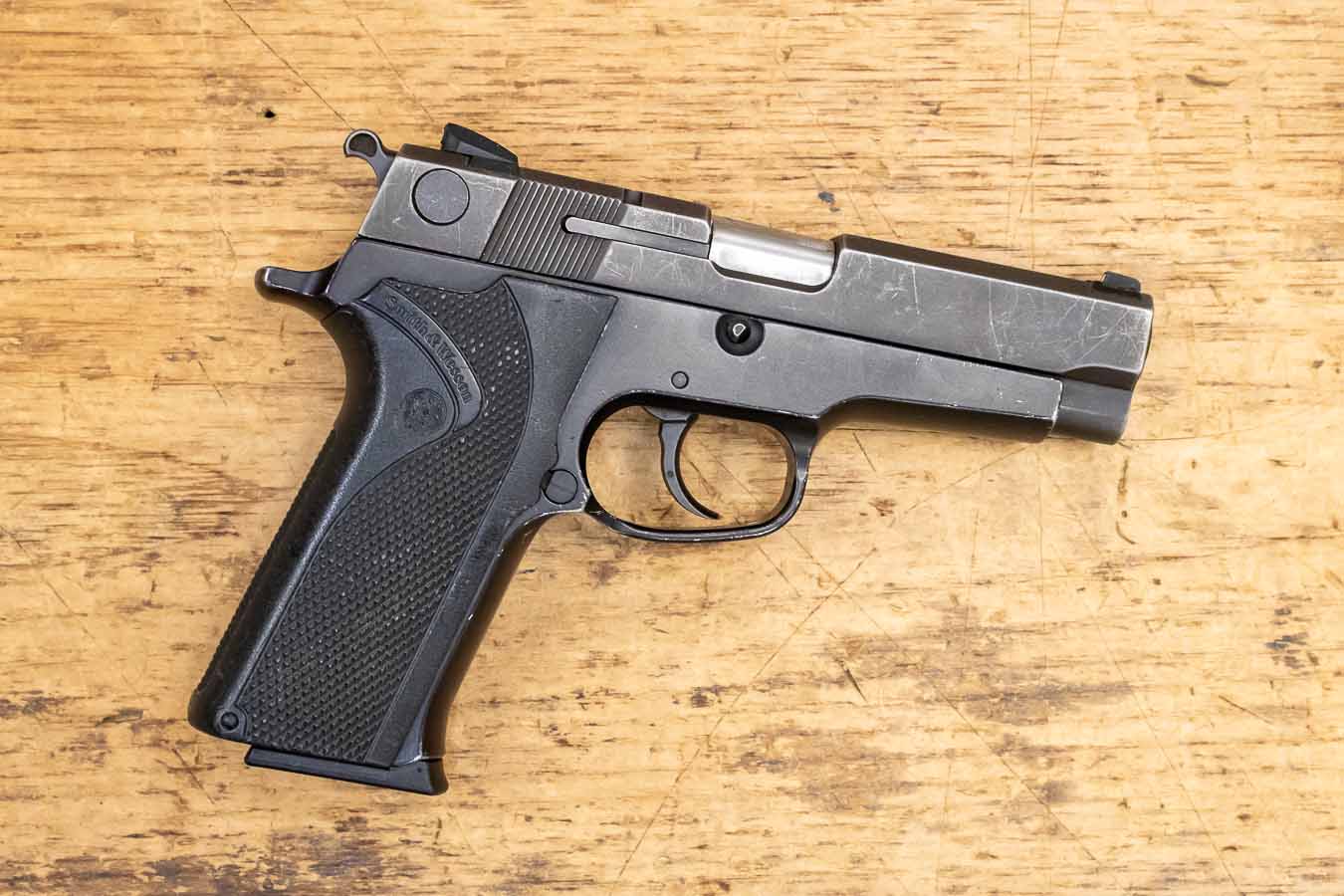 SMITH AND WESSON 910 9mm Police Trade-in Pistol